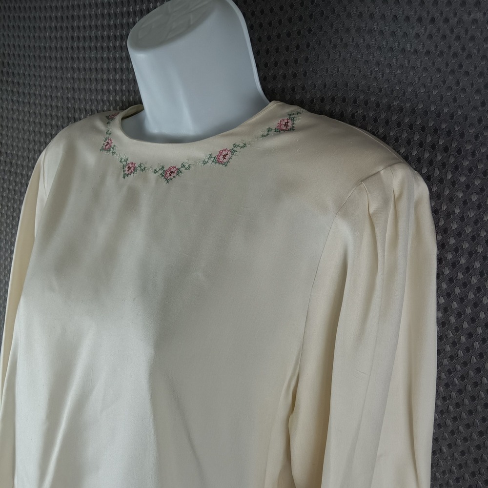TannerSport Silk Blouse Size 6 Embroidered Floral Cream Long Sleeve Vintage